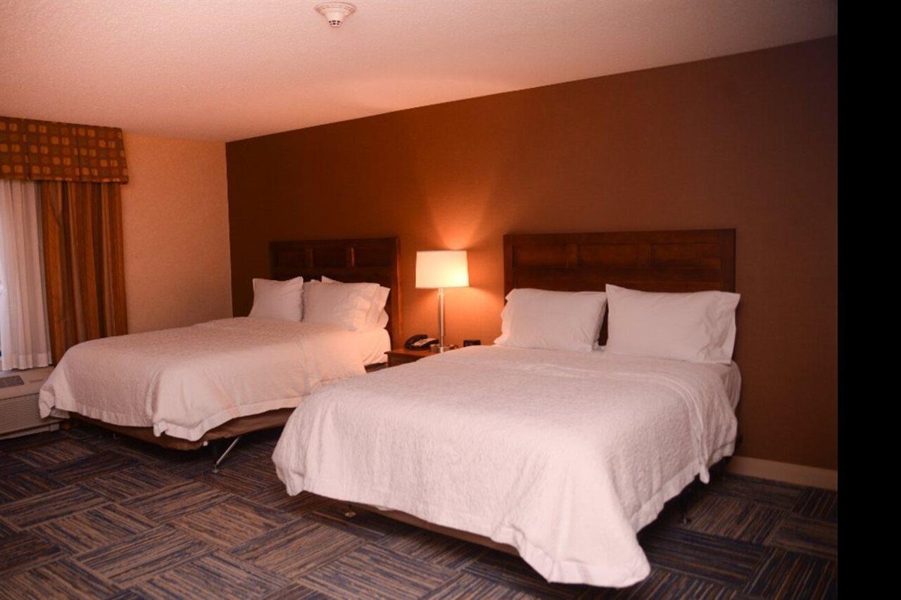 Hampton Inn Greenfield Bagian luar foto