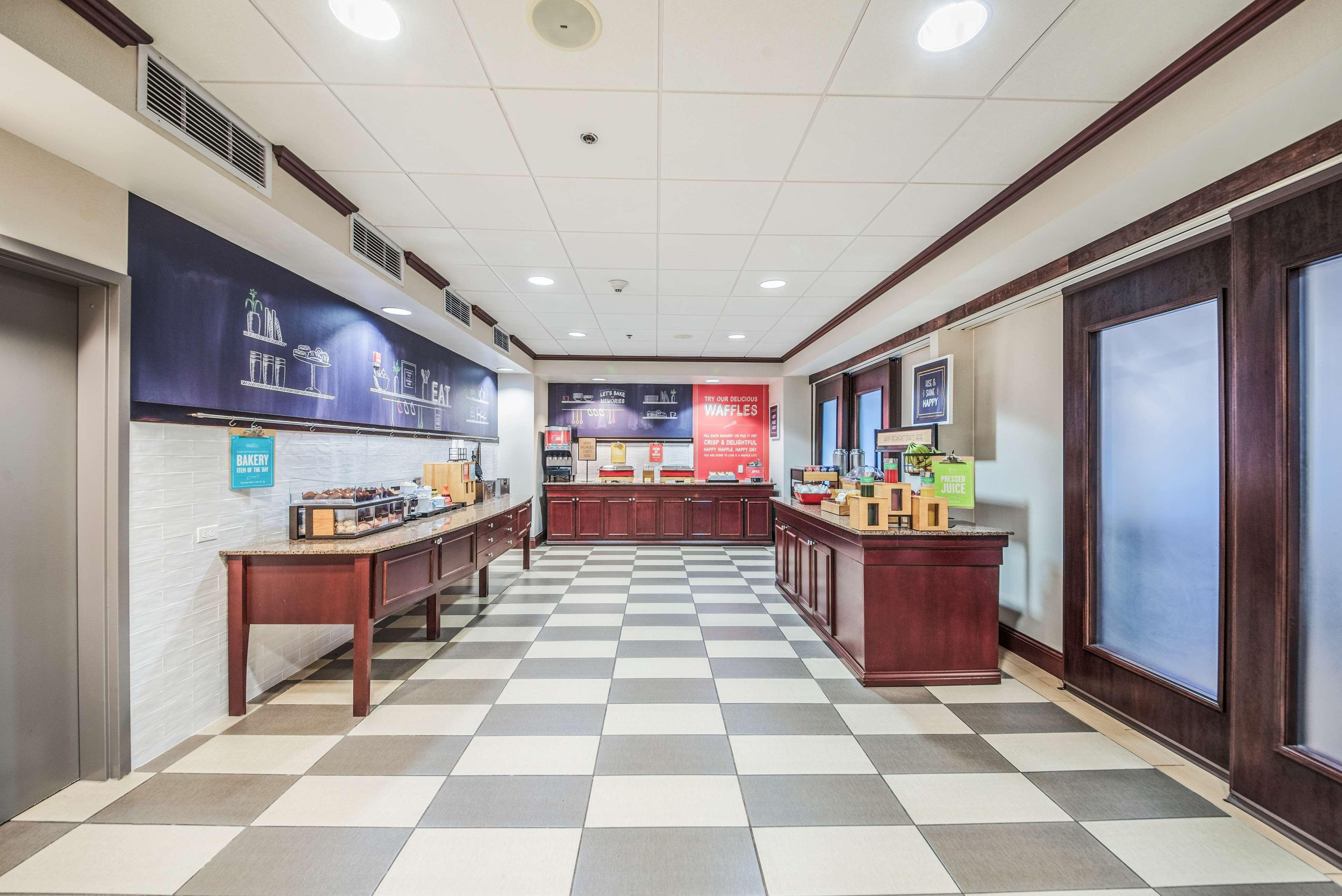 Hampton Inn Greenfield Bagian luar foto
