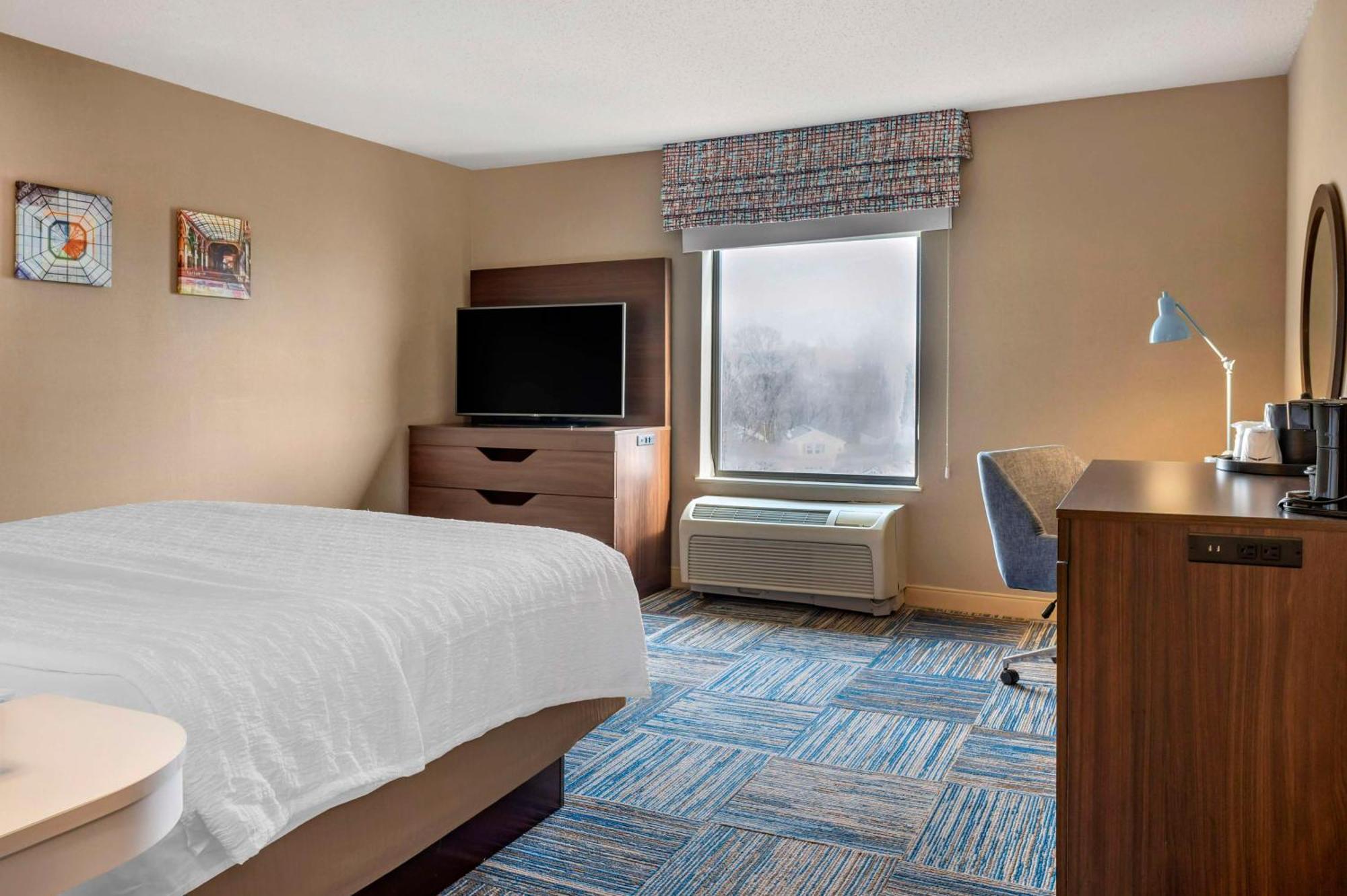 Hampton Inn Greenfield Bagian luar foto