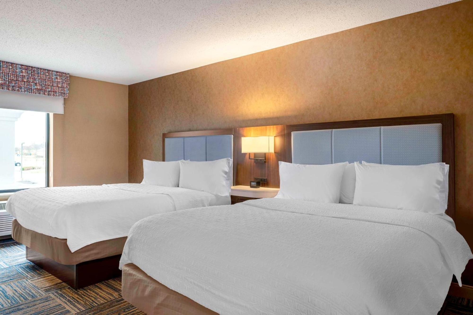 Hampton Inn Greenfield Bagian luar foto