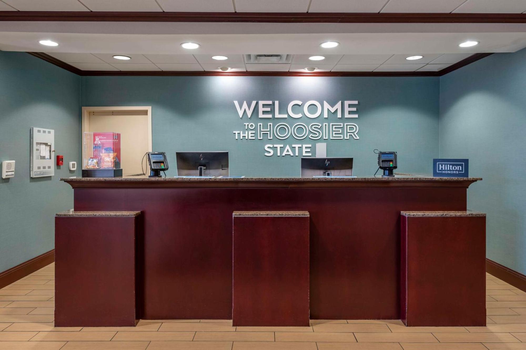Hampton Inn Greenfield Bagian luar foto