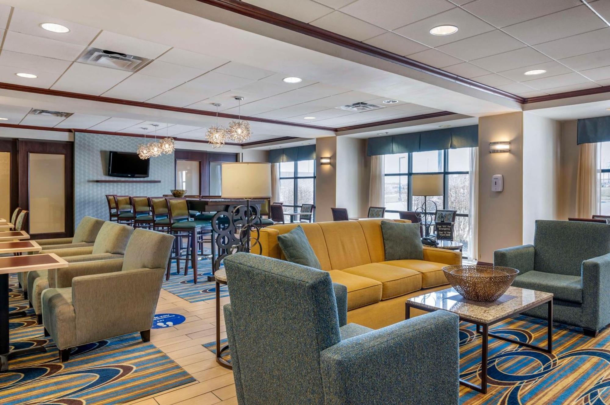 Hampton Inn Greenfield Bagian luar foto