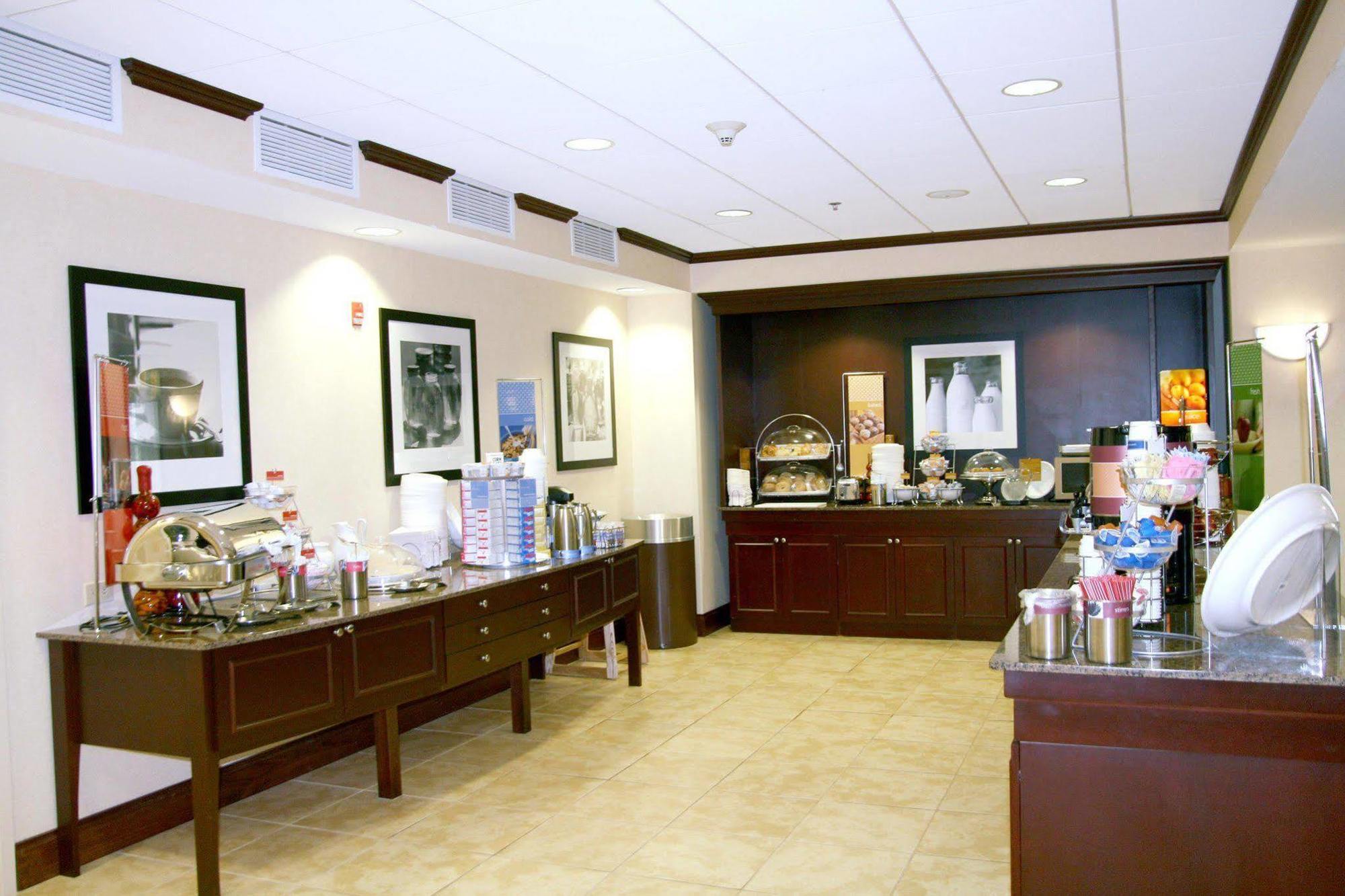 Hampton Inn Greenfield Bagian luar foto